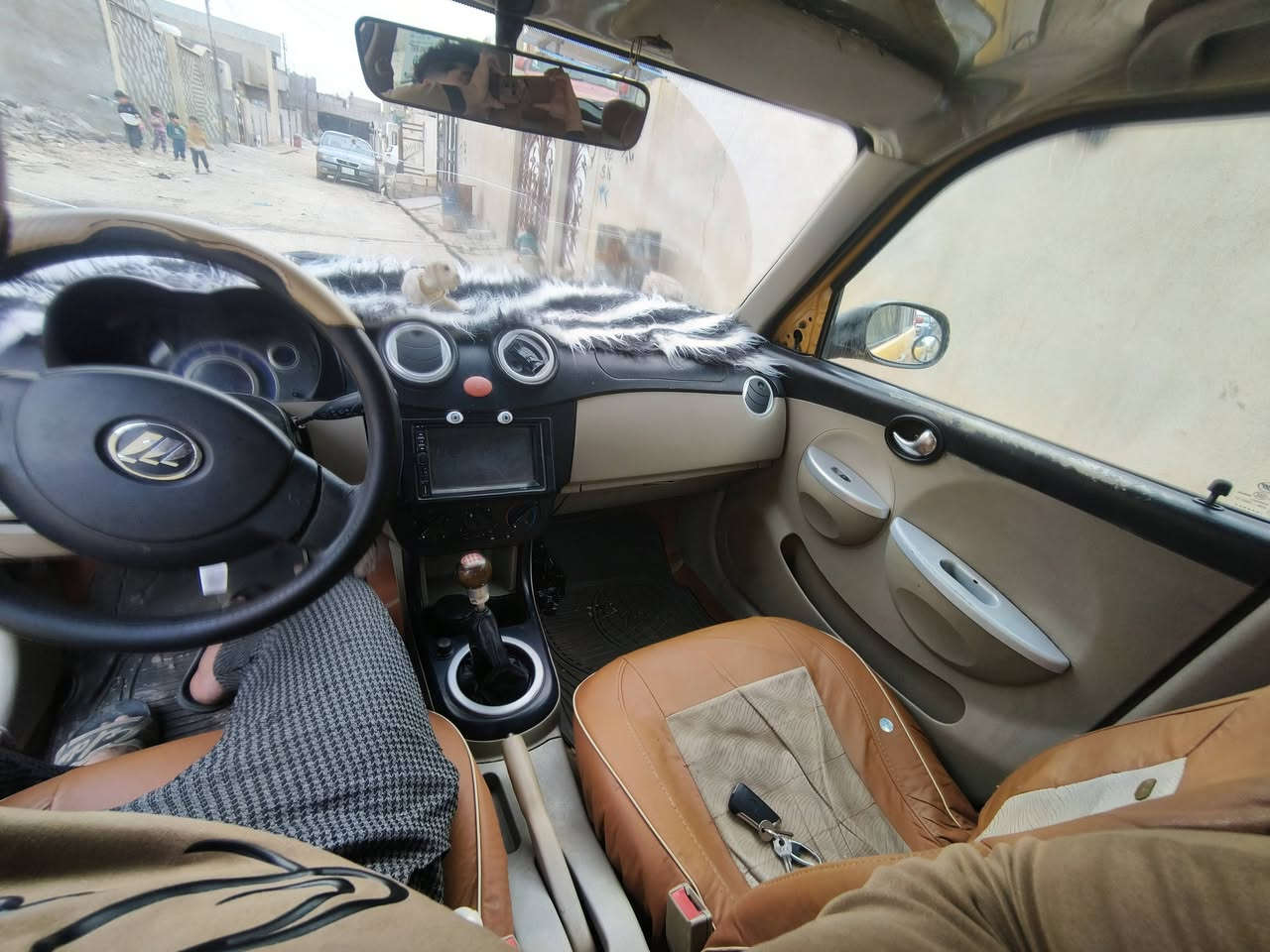 سلام عليكم ليفان البيع موديل 2012كير ومحرك شرط طخم  جديد مشط استيرن جديد سياره جاهزه  كابون بانزين بيها مابي اي ضرر مكان موصل برطله سعر26رقم موبايل ***********
