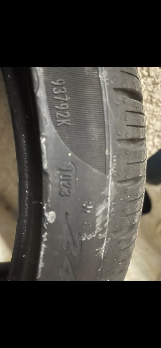 تاير نوع بيرلي مال سيارة k5 مال حاوية تفصيخ اخو جديد
***********
