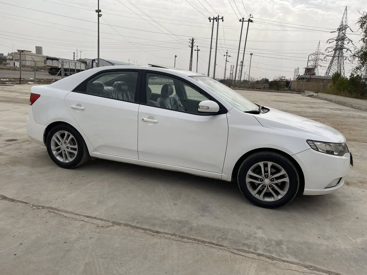 للبيع
للأستفسار ***********
#السعر103 
سيراتو موديل 2011 
رقم سليمانية تحويل ثاني يوم هزه ما منتهيه 
تخم تاير جديد صدر امامي خلفي صار يومين من مبدلة جديد كله اذاين مكينه اذاين كير كله مبدل جديد 
فتحة سلايد 
مري شفط 
كير 6 نمر 
مكينه 1600 
السياره بدون صبغ فقط ربع البنيد صبغ 

مكان السيارة ديالى بعقوبة
