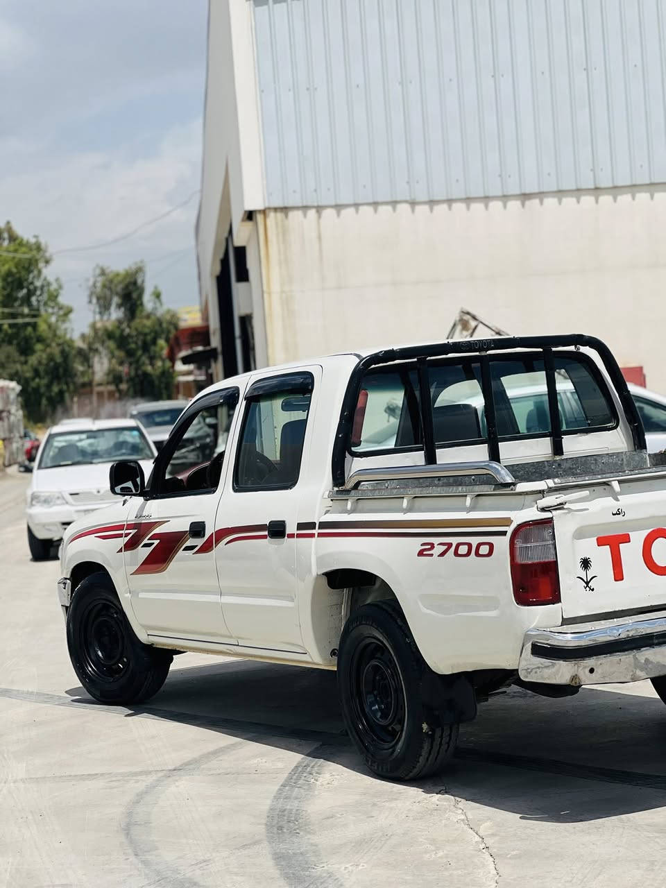 السلام عليكم 
بيكم تيوتا موديل 2000 رقم اربيل تحويل ثاني يوم رقم جديد
دبل قماره
جامات كهرب تبريد ثلج
دبل جكمجه
حداديه نضيفه
كير شرط 
محرك بدايه رخاوه 
بيها بوند وجاملغ بدون دواخل بشرط 
السياره حيل حلوه ونضيفه 
السعر 99$ مجال بسيط للطيبين
مكانها الموصل 
للاستفسار خاص او الاتصال ***********
