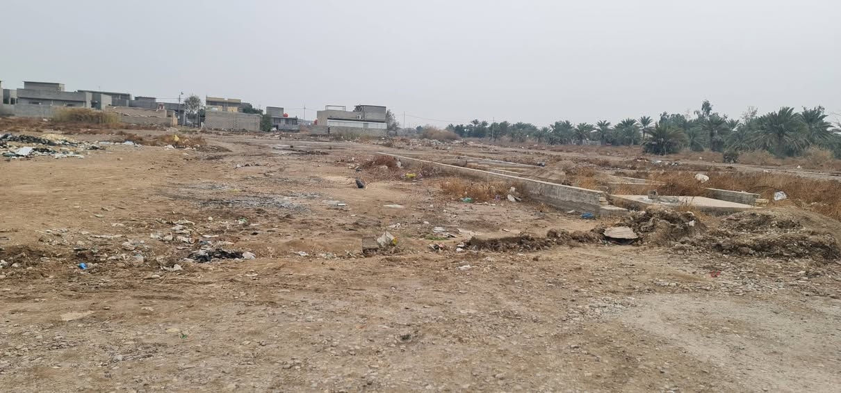 السلام عليكم 
قطعه ارض 100 م عرض الشارع ٦ م 
طريق المطار 
شارع حسينيه ابو عبير 
للاستفسار اتصل *********** 
او مرسله الحساب
