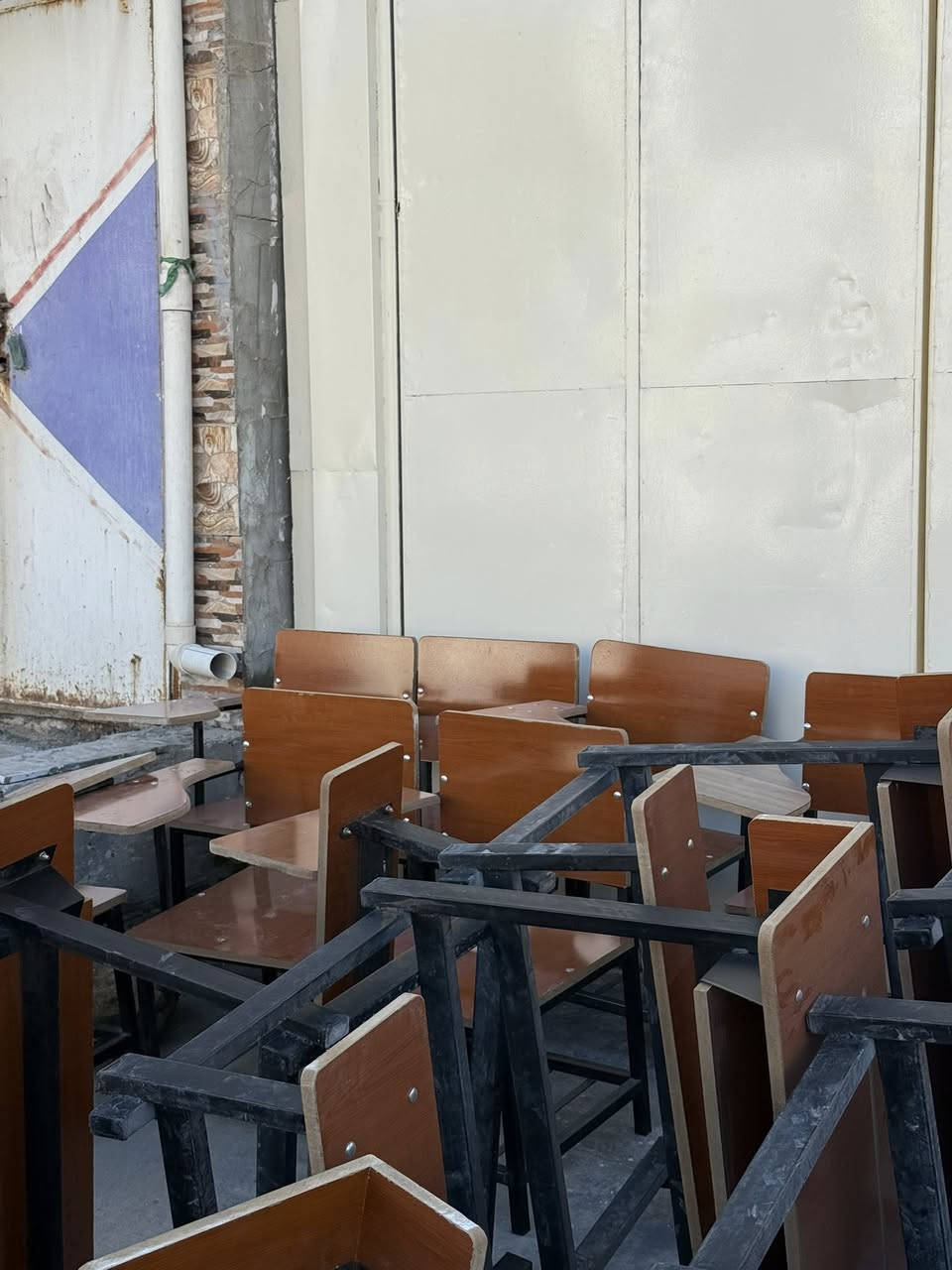 رحلات  عدد ٣٥ سعر الرحلة ٢٠ الف
ستولات عدد ٥٠ سعر الستول ١٥ الف 

مستعمل نظيف جداً 

***********
