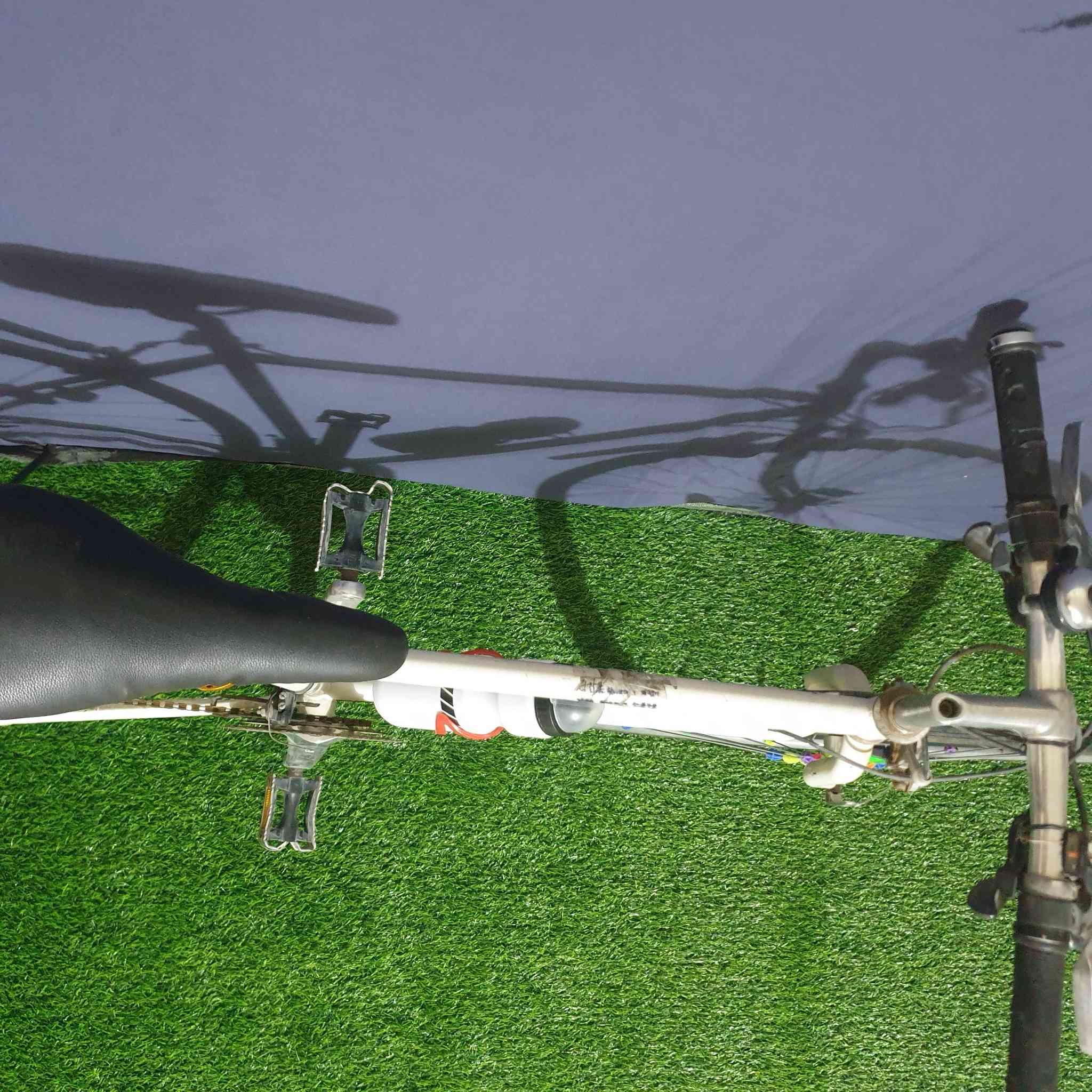 بايك رياضي موديل 700C 
حجم 28
باله كسر حاويه 
غير مستخدم بالعراق 
الحاله جاهز ونظيف
الكيوره (7x3) سحب دفع شيمانو اصليات 
السعر 110الف
 ويوجد توصيل
للاستفسار الاتصال ***********
