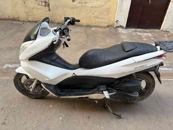 السـلام عليـكم
دراجه (PCX) ياباني
محرك 125 موصفات 150
ماشيه77 الف
موديل 16
حساس زدحام 
ســتاان كهربـائي
السعر  1550 الف وبيـها مــجاال بسيط***********
