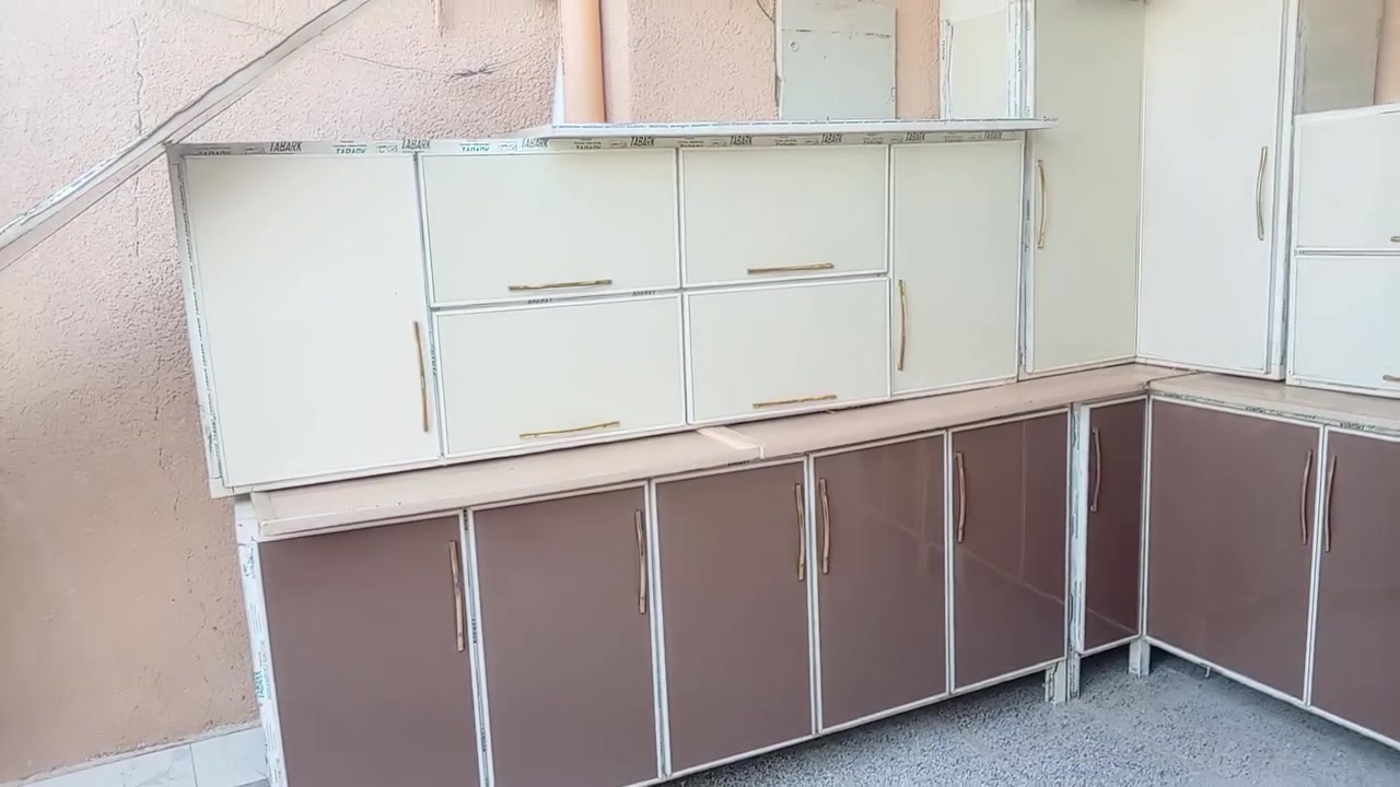 كاونتر للبيع المنيوم الثكيل  ١٧ متر كله مرمر شراي اتفضل خاص  *********** يوجد توصيل محافظات

