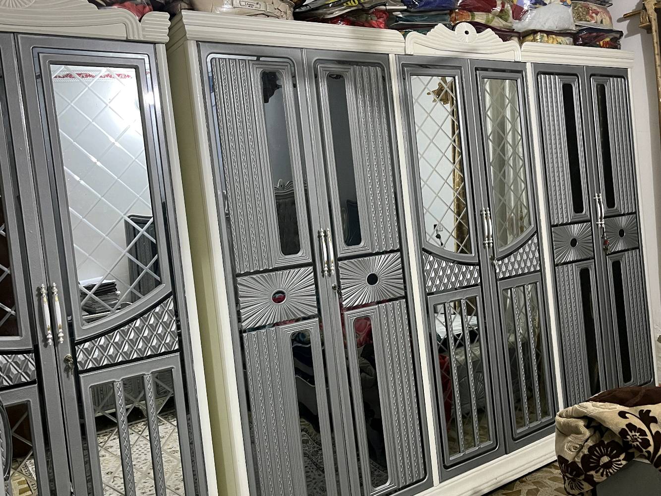 غرفه تركيه اخشاب عراقي جديده صارلي 4 اشهر من اشتريته واريد ابيعه 