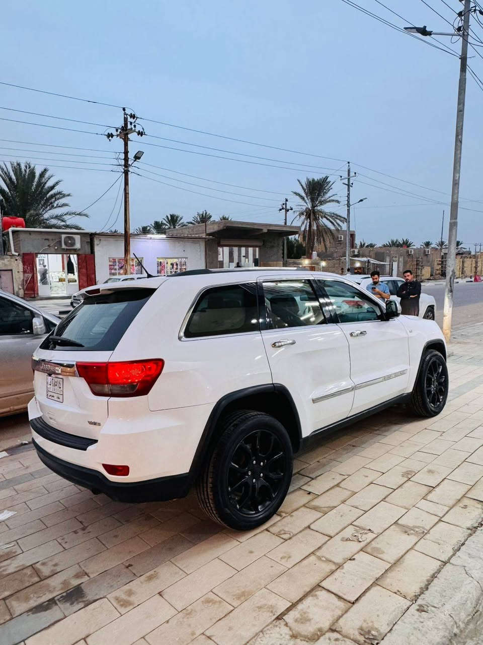 السلام عليكم للبيع جيب الاريدو موديل 13خليجي مكفوله من الضربه بيه صبغ قطعتين وتبديل قطعتين دواخل تكم رباك كفاله سياره فول مواصفات للاخير وجاهزه من كل النواحي محرك 3600 كير محرك حداده تخم تاير تبريد كله جديد ماشه 115تحويل مباشر لايد زنون عالي ناصي ويل 20المرغوب السعر 165ورقه ويبه مجال العنوان ميسان هاتف ***********///***********
