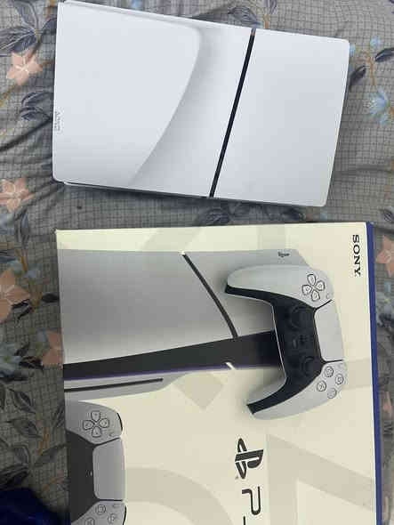 السلام عليكم … بلي فايف سلم واحد تيرا جديد كلش 
فتحته من الكارتون ما مستخدم هوايه 
سعر ٦٠٠ الف 
***********
