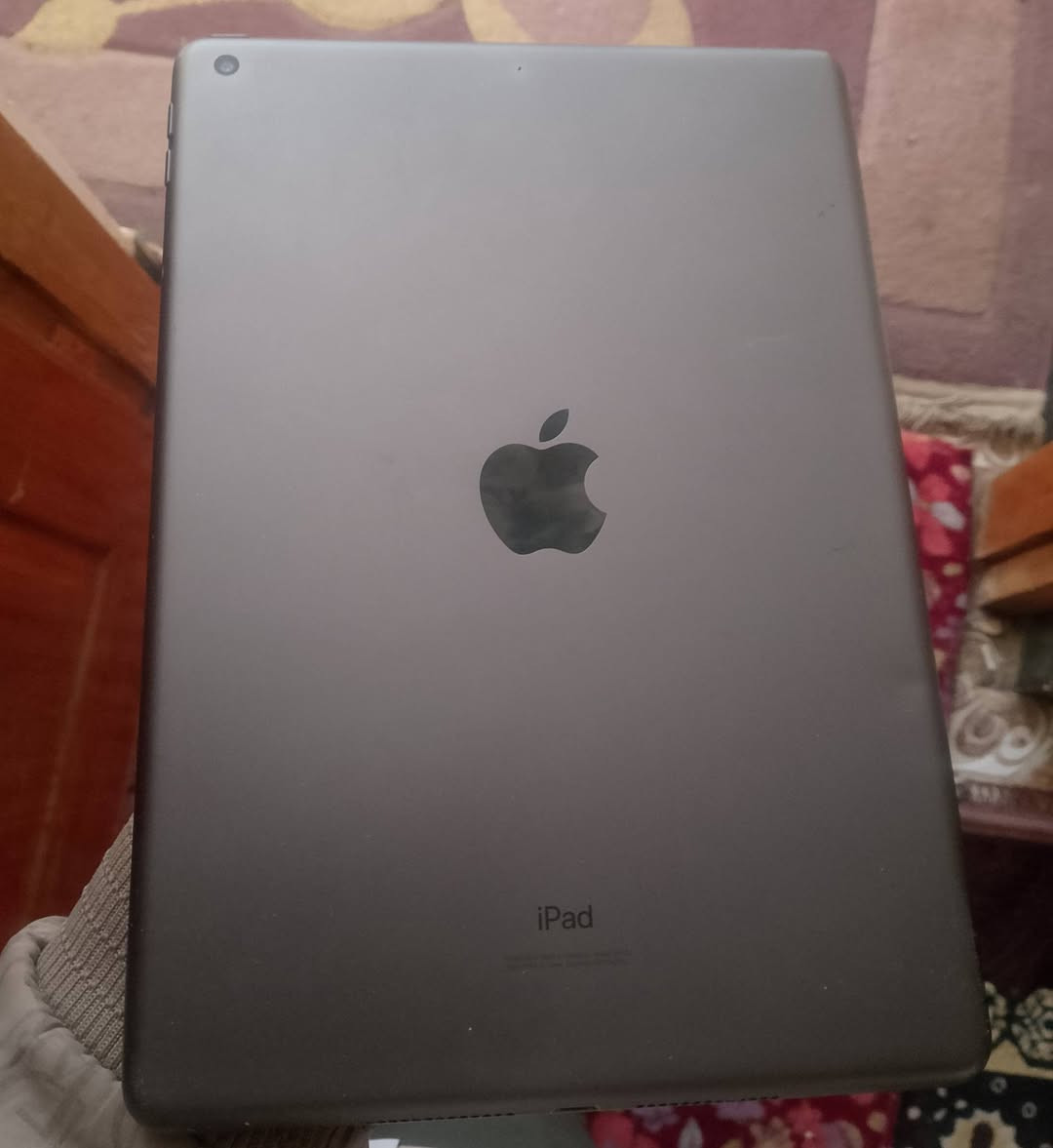 ايباد 8مستعمل
مبدل بيه شاشه فقط والبصمه الاصبع متشتغل متوقفه 
يشتغل نضيف جدا مابيه شي 
للبيع 
١٥٠ الف لاتكسر بالسعر اذا ماتشتري رحمه الوالديك 
مكاني الصويره 
واتساب ***********
