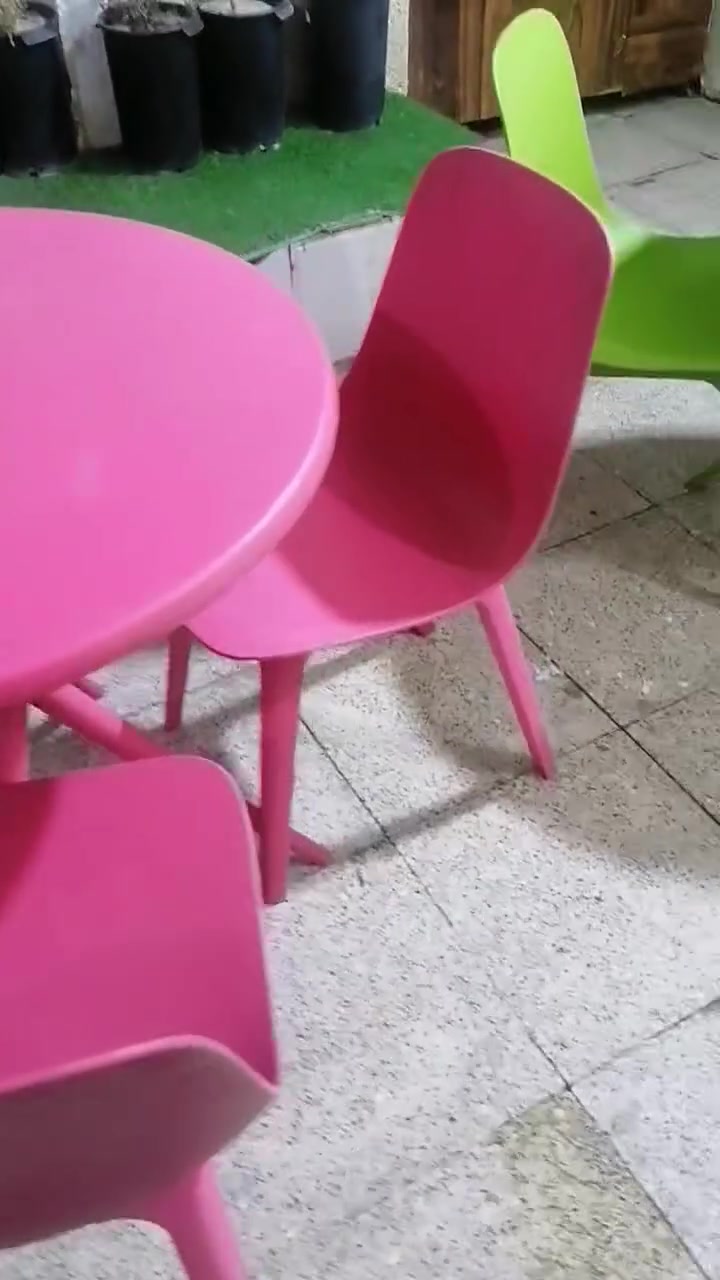 ميز طعام للبيع حسب الأسعار المذكورة العنوان الكوت داموك ١٥٠ هاتف *********** واتساب أو اتصال على صاحب الغراض
