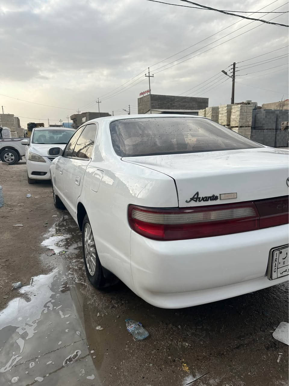 السلام عليكم شيزر 1994 السيارة محرك كير حدادية كلها نضيفة كهربائيات  شاشة اندوريد دوشمة ارضيه السيارة مال بيت كلها شغالة مكفولة من الكص والنقل والضربه بيها صبغ جاملغات خلفيه وقمارة والباقي كفالة السيارة عدنه وكالة عامة بيها تحويل شوكت متريد سنوية منتهية السعر ٥٧ وبيها مجال قليل للشراي مكاني البصرة المشراك الجديد *********** البصرة, العراق
