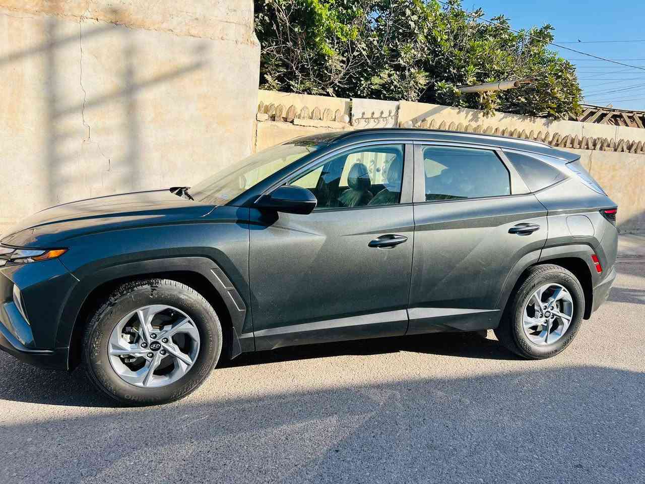 هيونداي توسان 2023 وارد أمريكي 🇺🇸
🔹 محرك 2.5 GDI قوي واقتصادي
🔹 تشغيل بصمة + تشغيل عن بعد
🔹 جنوط + مرايا كهرباء
🔹 شاشة كبيرة + كامرة خلفية
🔹 تحكم دركسون
🔹 سيارة نظيفة وجاهزة للاستخدام

✔️ضرر امريكا قبق جنطة معدل ومصبوغ 
وبيها طخه خفيفه بلبنيد

✔️ السعر 215 وبي مجال

📍 الموقع: واسط 
📞 ***********
