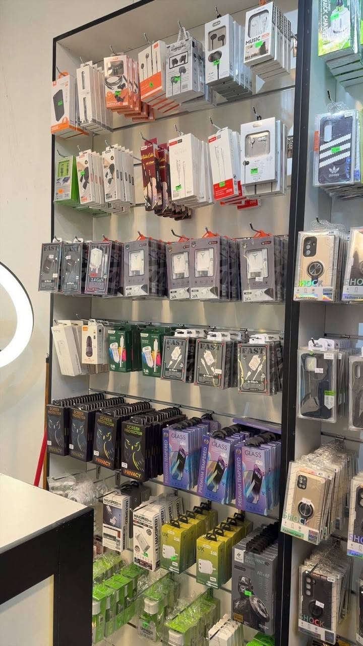 تم وبعون الله وصول كافه الاجهزة الاندرويد 
والايفون  جوة السوك🔥🔥🔥
الايفون مستعمل 
يوجد 
13 pro max 
14 pro max 
15 pro max 
16 pro max 
وكافه اجهزة الاندرويد وكل المواصفات ذاكرة 64 و128 و256
زورونا تجدون الافضل 
المكان شارع العريض مقابل حلويات الحمداني المكان السابق 
بادارة محمد 
للاستفسار الاتصال ***********
