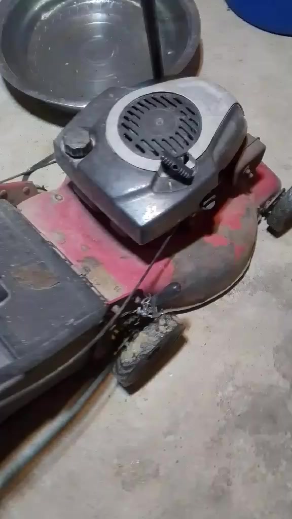 مكينة للبيع قص ذيل (بانزين) المنشأ اوبكار (امريكي)    السعر 200 الف (***********)
