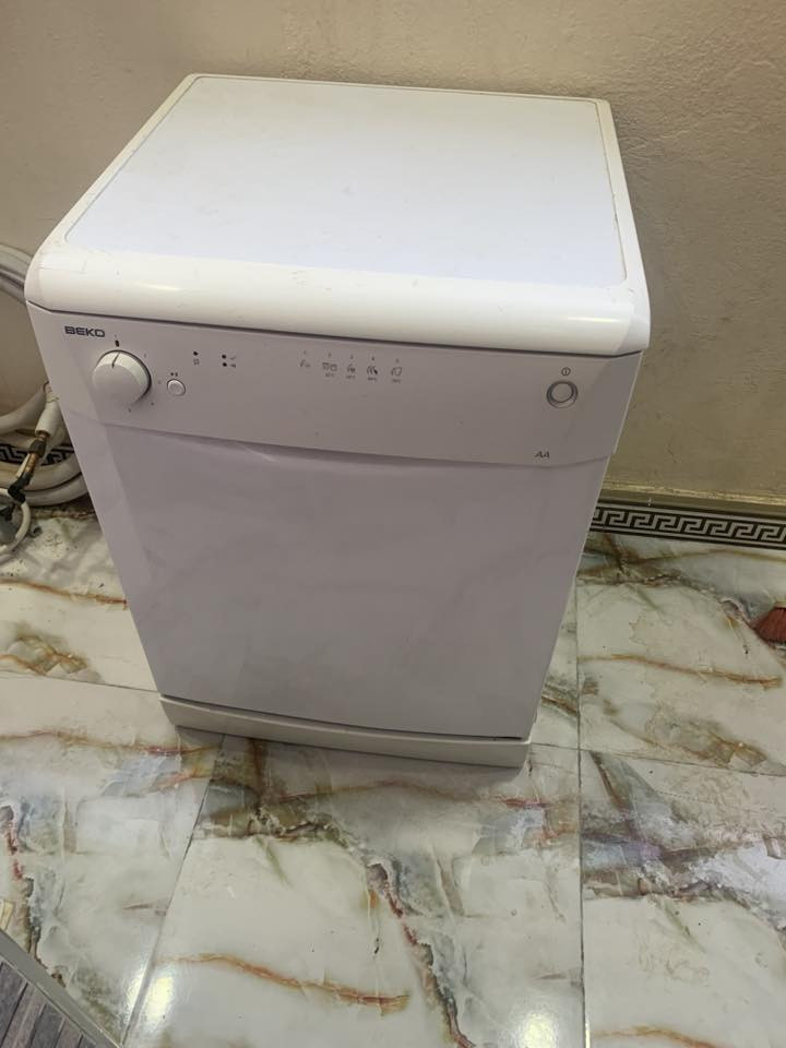 السلام عليكم غسالة صحون للبيع نوع بيكو خمس برامج نظيفة السعر 100 الف رمادي التاميم ***********  وتساب
