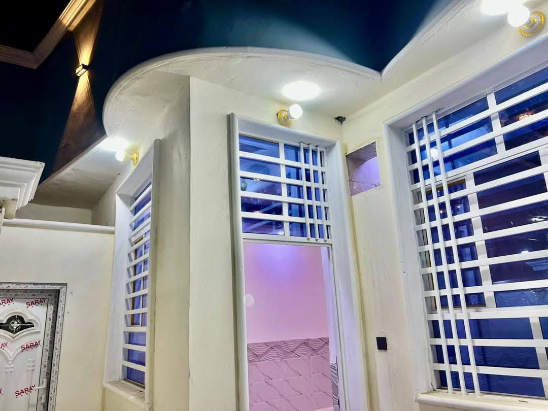 #دار_للبيع_مساحه_150متر
_بعرض15متر_تبليط.وخدمات اكامله_وناره_وانترنيت_ضوئي

تبعد عن الشارع العام 300 متر شرط بسعر 50 مليون وبي مجال 

#موقعه_مقابيل_ملحق_قريه_الغدير_شارع_الصب

تحتوي على #2غرف_نوم، /#صاله/#تخاريج_/

واستقبال _ #شغل_شرط_باأشراف_مهندس

ألاستفسار اتصال او واتساب 

***********
