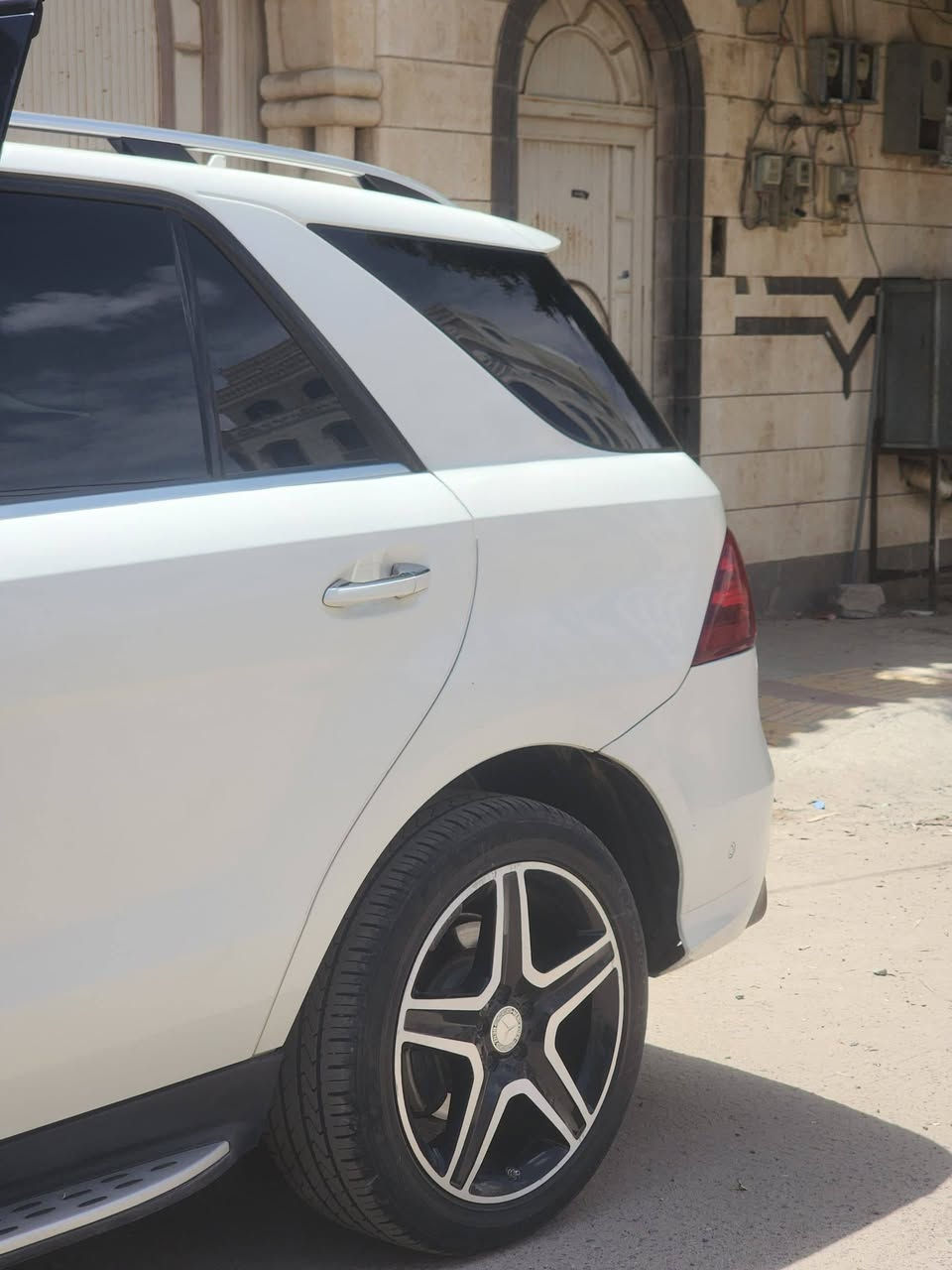 🔥 الفخامة تبدأ من هنا... مرسيدس GLE 400 موديل 2016 🔥

🤍 اللون: أبيض لؤلؤي
📍 الممشى: 125 ألف

✅ محرك V6 توين تيربو قوي وأداء ممتع
✅ دفع رباعي 4MATIC لثبات وثقة في كل الطرق
✅ فتحة سقف، شاشة، كاميرا، حساسات، ومقصورة فاخرة
✅ سيارة نظيفة وجاهزة للاستخدام

💰 السعر: 27,000 دولار (قابل للتفاوض بالمعقول)

📞 للتواصل: 774503991

🚗 إذا كنت تبحث عن سيارة تجمع بين الفخامة، القوة، والراحة، فلا تضيع هذه الفرصة. سارع بالتواصل قبل أن تُباع،


**إذا كنت صاحب هذا الإعلان وتريد حذفه لأي سبب، رجاءا أرسل رسالة إلى الدعم الفني**