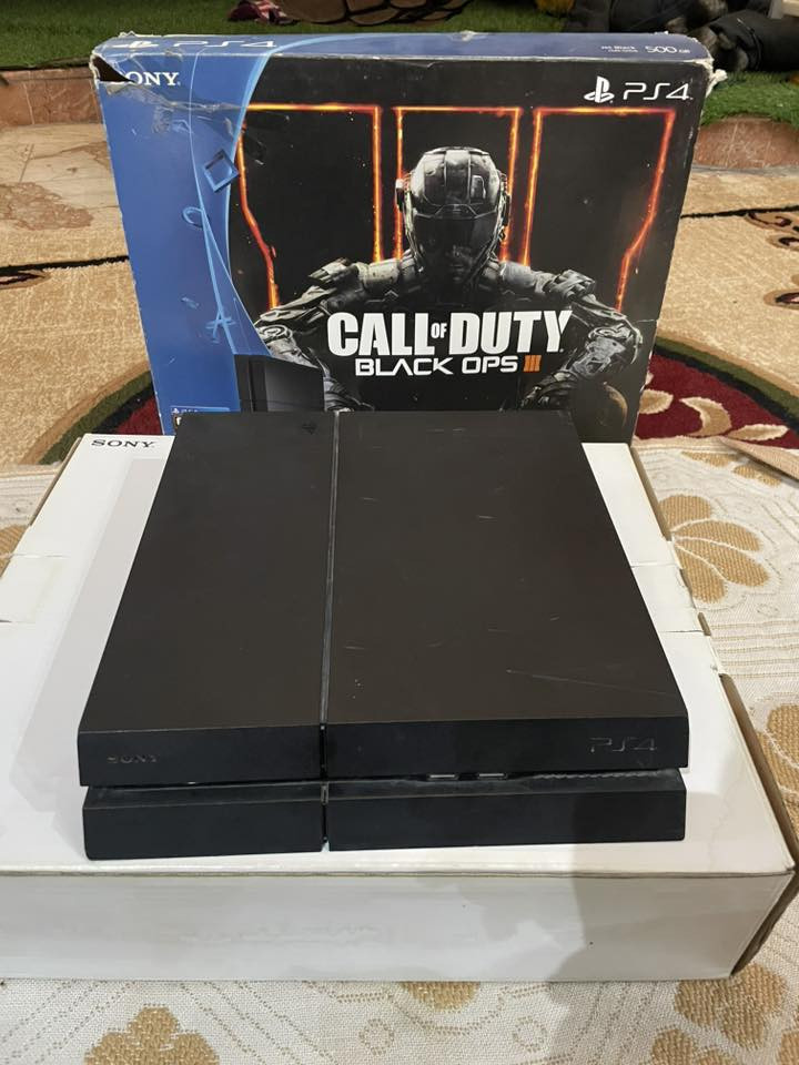 بلي 4 امريكي اصلي ما مفتوح ولا داخل صيانه ابد كامل غراضه كارتون وملحقاته مهكر بي 5 العاب 
السعر 250 وبي مجال لشراي 
 ***********
