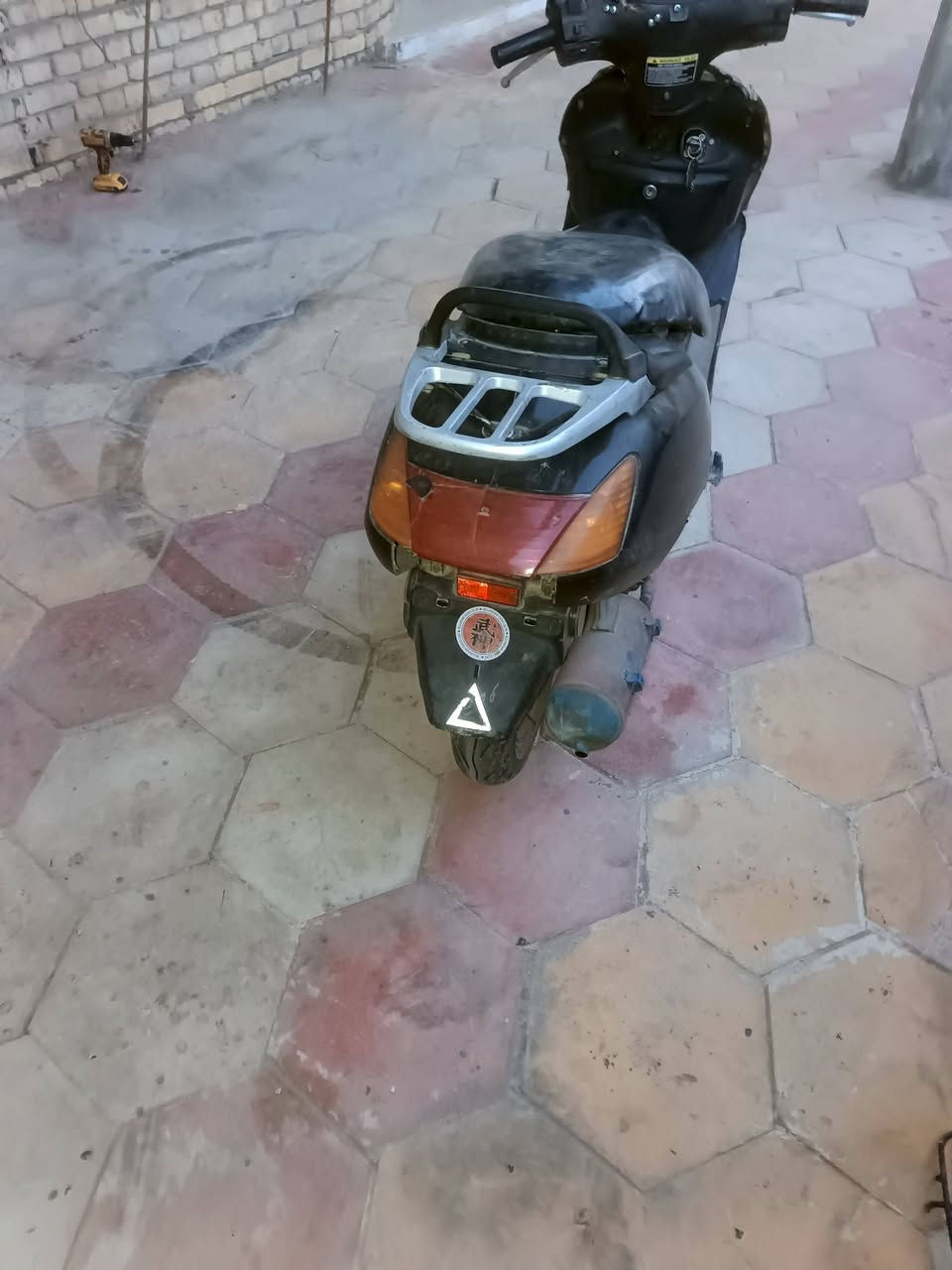 سلام عليكم اخوان دراجه للبيع مكينه برغي مامفتوح بس صفحه مال الهندر كهربائيات كله شغال سلف هورن اشاير بس بيع كفراته الكدام مكسرات نكلب بيه اخوي الصغير سعرها 300  ***********
