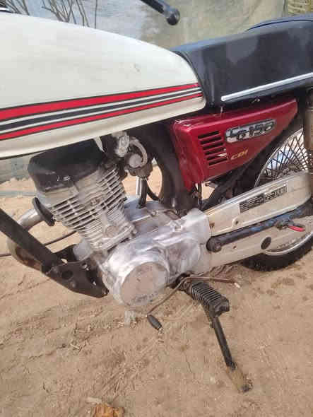 سلام عليكم دراجه للبيع كلك مكفوله من السرقه مكاني نجف السعر 200 ولموشراي لايتعبني رحمه لولديكم ***********
