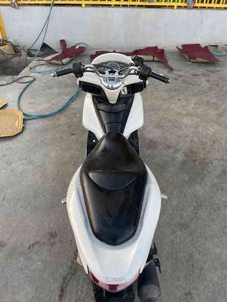 السلام عليكم دراجه pcx ياباني جيل اول نقص جامه اماميه فقط المحرك مكفول وكهربائيات مكفوله من كلشي الدراجه خير من الله السعر(11)ورقه وبيه مجال
المكان ديالى الخالص الرقم (***********)
