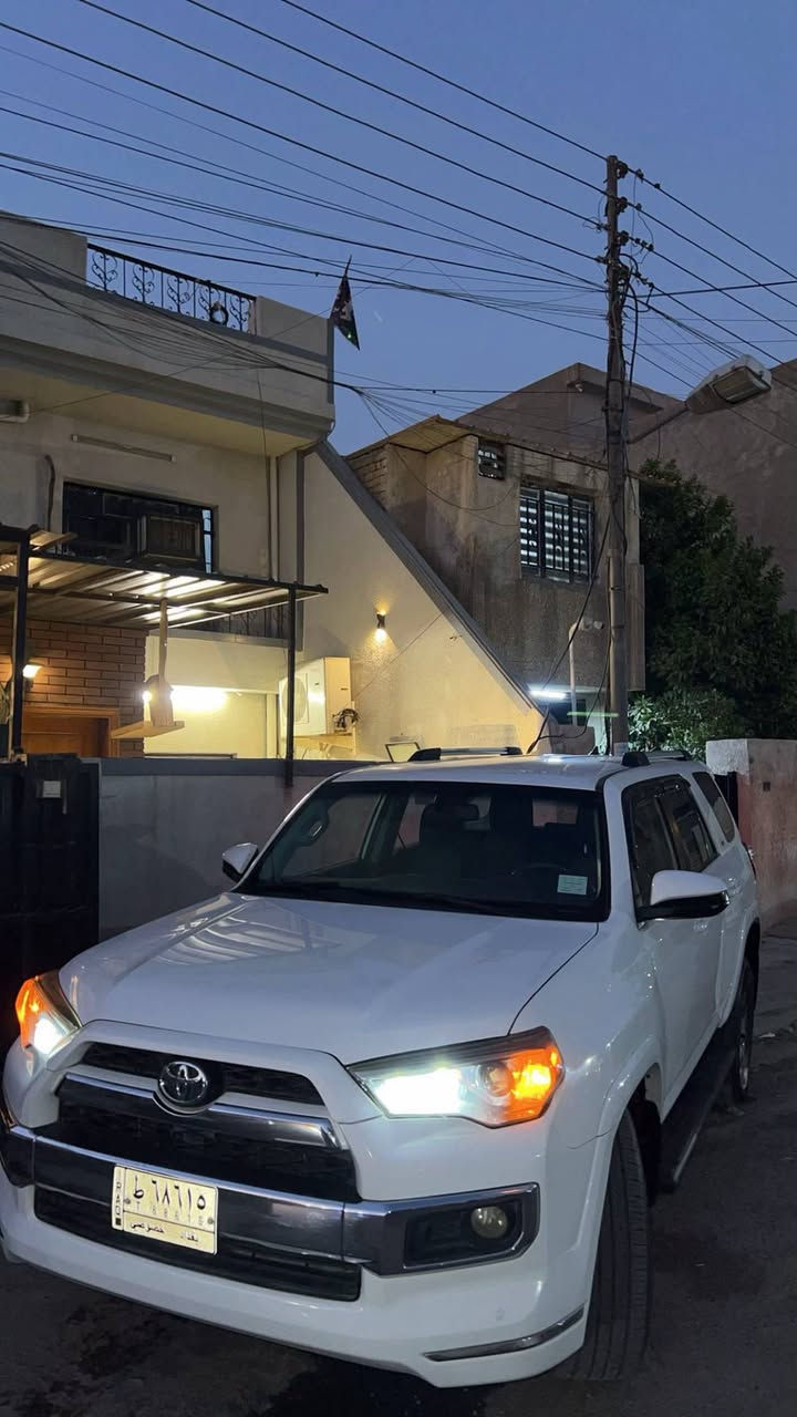 سلام عليكم فورنر للبيع موديل 2019حادث موضح في الصوره وبغداد فقط الدعاميات فئه ال SR5سعر 262وبيه مجال ترهم مراوس مكان السياره السيديه 
الهاتف *********** 
واتساب موجود
