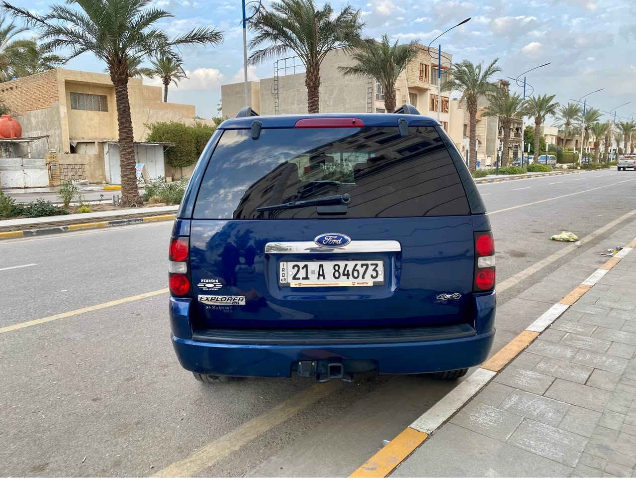 السلام عليكم 
للبيع فورد اكسبلورر 2008  كلين بدون صبغ او تبديل 
مكينه سته سلندر كير ومكينه مكفولات 
خمسه راكب قطعتين تبريد 
شاشه وكامره خلفيه 
تحكمات ستيرن 
كشن سايق كهرباء
تخم تايرات جدد كهربائياتها كلها شغاله 
السياره نظيفه وترايها كلش حلو 
رقم سليمانيه الدولي 
السعر 10500$ وبيها مجال بسيط 
مكاني بغداد
*********** بغداد, العراق
