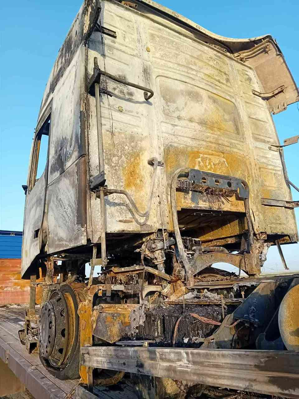 فالفو موديل 2006
رقم جديد سنويه لل 29 رقم سليمانيه
  دبل شاصي واكسل مابيهن شي 
+ عربانه أوربي نضيف 3 دناكير واحد رفاع 
شرط 3 زواج تاير ما مشتقلات ولا درب.
***********
