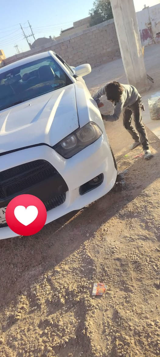 سلام عليكم جارجر البيع مديل 2014 مراوس بتكسي وبامه وترهم بيع سياره جاهزه من كلشي فقط جانت بيضه ونصبغت زركه ورجعناه بيضه سياره حلوه ما بيه شي خير من يم الله رقم بصرة مشروع وطني هاذه رقم ***********
