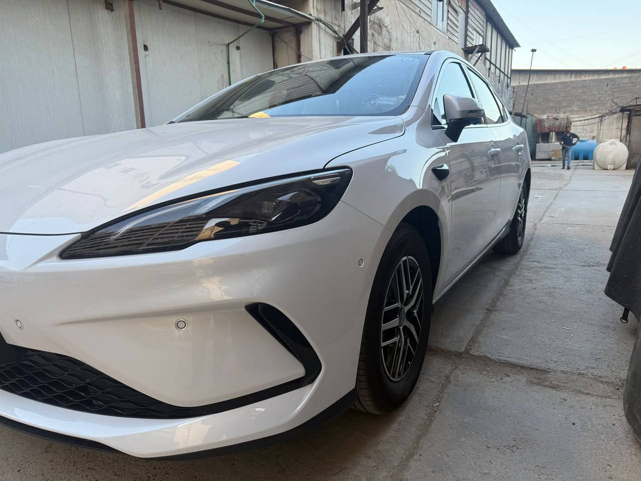 السلام عليكم BYD موديل 2025 سيل فايف الفول
 

⛔️ — فتحة + 13 كامرة + نظام قيادة ذكي

⛔️السيارة زيرو ماشية 500 كيلو فقط 

• كامرات 360 + 13 كامرة
• رادارات وحساسات كاملة
• تشغيل بصمة ودخول ذكي
• فتحة سقف كهربائية
• أوتو هولد + بريك إلكتروني
• مقاعد جلد كهرباء ابيض 
• شحن لاسلكي
• بيها هواي مواصفات 
.رقم بغداد 
السعر 25500 بيها مجال بسيط 
هاتف 📞 *********** 
العنوان بغداد شارع السعدون
