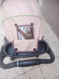 عربانة طفل • اوروبيه • قويه