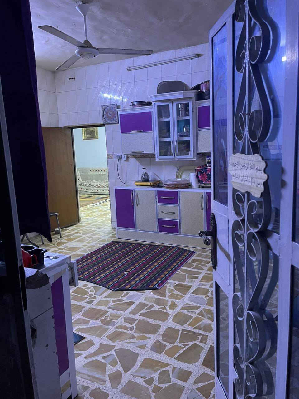 #عرض_للـبـيـع
دار سكن للبيع مساحته (200 م) واجه (10 م * 20 م) طابقين بناء حديث سنة 2014 
الطابق الارضي بناء طابوق 🧱 يحتوي على أستقبال ومطبخ وهول كبير وعلى غرفتين نوم وصحيات داخليه وخارجيه وكراج سياره وارضيه البيت مطبك كاشي
الطابق الثاني يحتوي على ثلاث غرف نوم وصحيات والارضيه سيراميك 
السعر : 185 مليون وبيه مجال
العنوان : بغداد-أبو غريب-النصروالسلام-قرب دائره الكهرباء 
للأستفسار أكثر يرجى الاتصال على الارقام التاليه :
***********
***********
