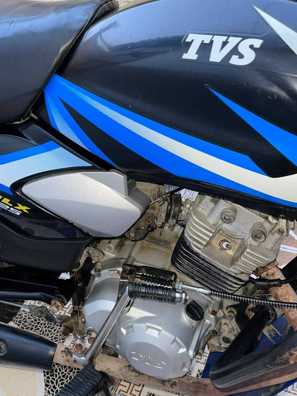 دراجه TVS موديل ٢٠ مكينه ع وضع الوكاله ما مفتوح بيهه برغي الدراجه نضيفه وكامله من كلشي معاملتهه كامله وكل وصولاتهه مدفوعه باقيه ع البصمه وتستلم سنويه ورقم بيع بمليون وميه...السعر1100 وبيهه مجال قليل أو مراوس مكاني البصره ابي الخصيب ***********
