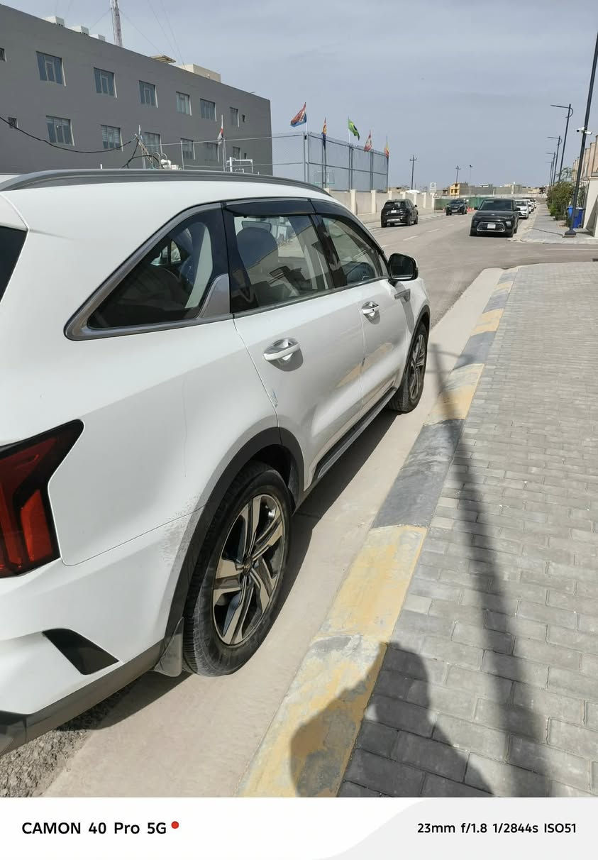 السلام وعليكم ورحمة وبركاته 
من رخصة الادمن 
سورنتو مديل 2022 خليجي 6 سلندر 
رقم اربيل انكليزي السيارة باسمي 
فول مواصفات من عدا الفور ويل فقط 
والسونر مرفق بالصور مالته 
السعر 285 وبيه مجال ماشية 65 الف 
العنوان بغداد الشيخ عمر يم مستشفى الطواري ء القديمة
رقم الهاتف   ***********  واتساب هم موجود
