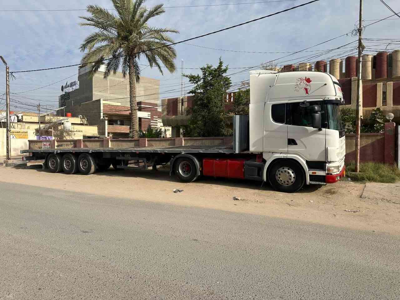 السلام عليكم سكاني 2004انجكتر خطين  جاهز السيارة الي العم السياره تبريد شغال السيار جاهز الي العمل ما نقصها اي شي تخم تاير جديد ***********موجو وتساب سعر السياره 165وبيها مجال
