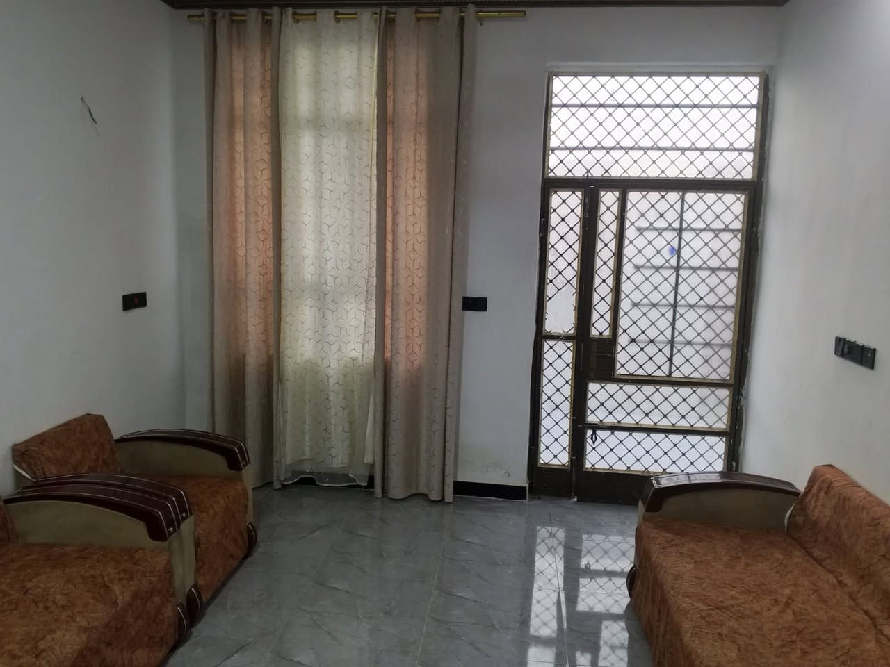 #للبيع
بيت مساحته 140 متر مربع جنس العقار ماليه 
الموقع ديالى بعقوبة تقاطع الساده عرب حمود 

بناء حديث 
بلقرب منه مدرارس ومسجد ومستوصف 

البناء استقبال ومطبخ وصاله وصحيات وغرفه 

السعر $ مناسب
للاستفسار الاتصال على الرقم 
او مراسلتنا عبر الواتساب 
***********

للنشر على الصفحه فقط مراسلتنا 🌷
#اخبار #العراق #بيع #اكسبلور #عقار #عقارات #شراء #بيت
