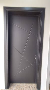 أبواب داخلية • حشوة فوم • ضمان ١٥ سنة