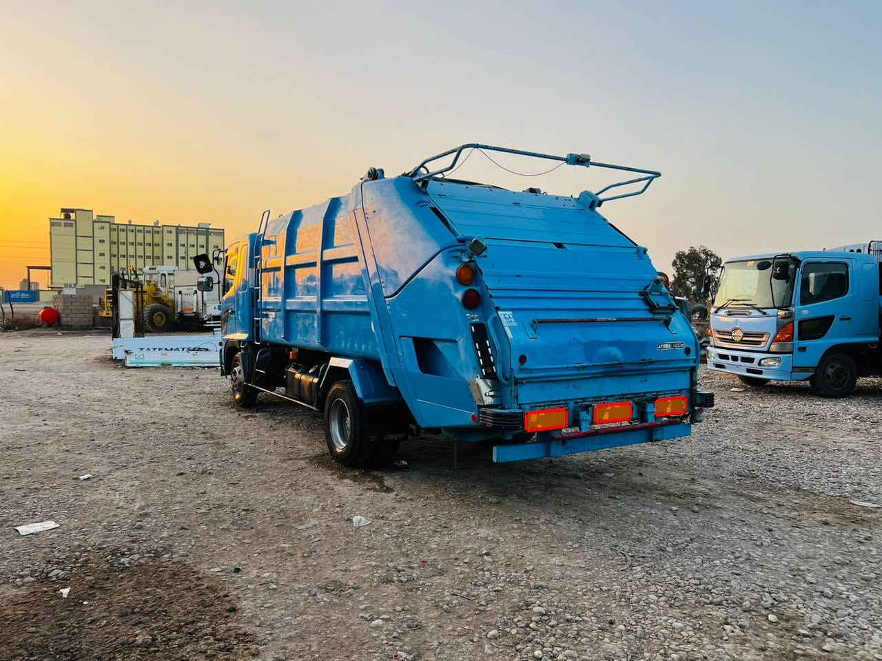 اللهم صل ع محمد وآل محمد 👍🇮🇶🇮🇶
هينو شيطان كابسه نفايات كبسه 10 مكعب 
مكينه 5 سلندر كهرباء دخول جديد 
 معرض النصر / قضاء النصر / ذي قار 
***********
***********
