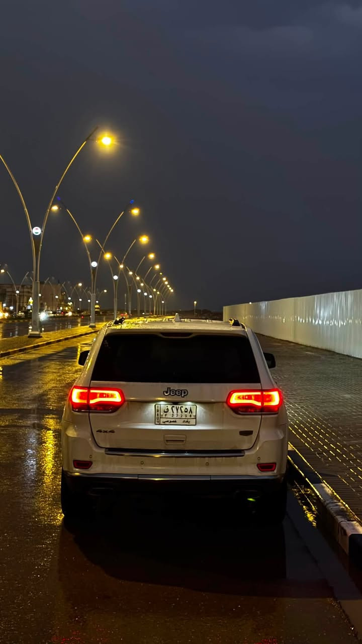 جيب قراند شيروكي سومت 2020 فول مواصفات اعلى فئة 8 سلندر 5700 محرك قوي  جكات ترفع وتنزل السيارة   بانورما كاميرا خلفية  صندوق كهربائي  نقط عمياء كار بلاي   وضعيات قيادة سببورت و ايكو اقتصادي  تشغيل عن بعد  عدسات زينون   مقاعد جلد تدفئة و تبريد  تحكم كهربائي  مرايات كهربائية و بعد مواصفات هواي  السيارة كاملة ضربتها  جاملغ و بنيد قطعتين  ضربه خفيفة  سونار موجود   السيارة ما ناقصها شي  رقمها بغداد مشروع وطني 

****السعر 305 و بيها مجال بسيط 
***********
