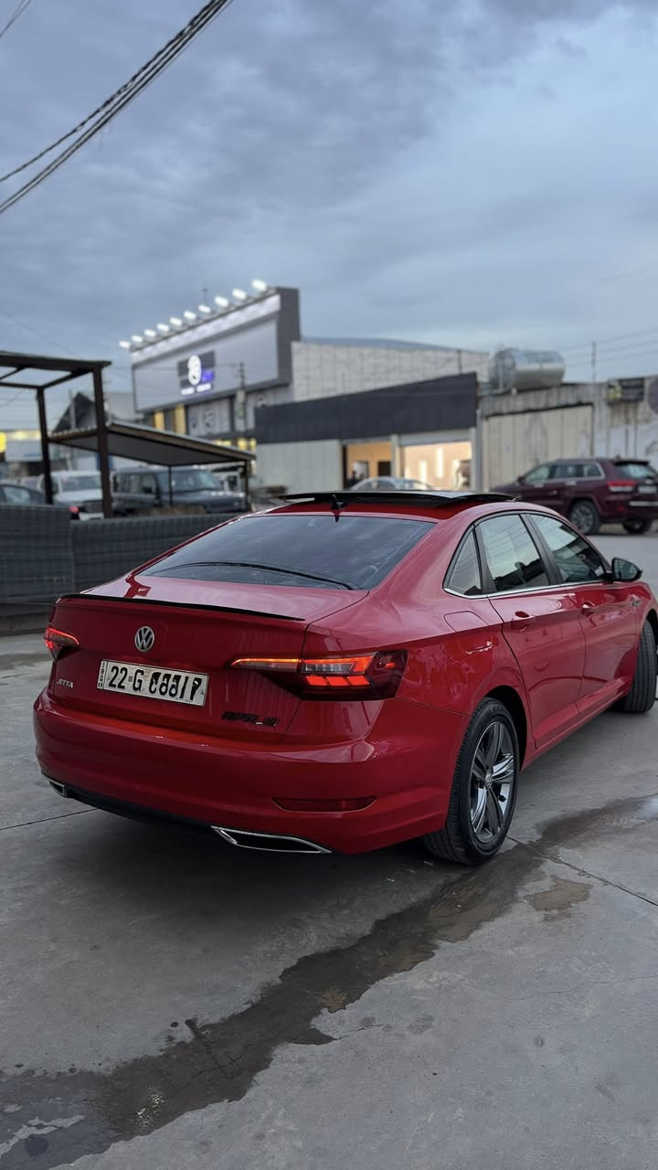 VW jetta R line
2021 

# سعر جدا مناسب 

١٤٠ بي مجال قليل للطيبين 

ممشي ٣٤ الف مايل

محرك ١٤ تيربو - قير عادي ٧ نمر 🚀

مواصفات فول واحد علي واحد

سنوية ٢٠٢٨ و هزة جديد  دينار مصرف مابي 

تحويل و وكالة و غرامات كلها بشرط 

بدون صبغ او تبديل او فتح او دواخل  -جاملغ خلفي بي تعديل بارد - حادث خفيف 🌺

مكان سيارة أربيل 

***********
