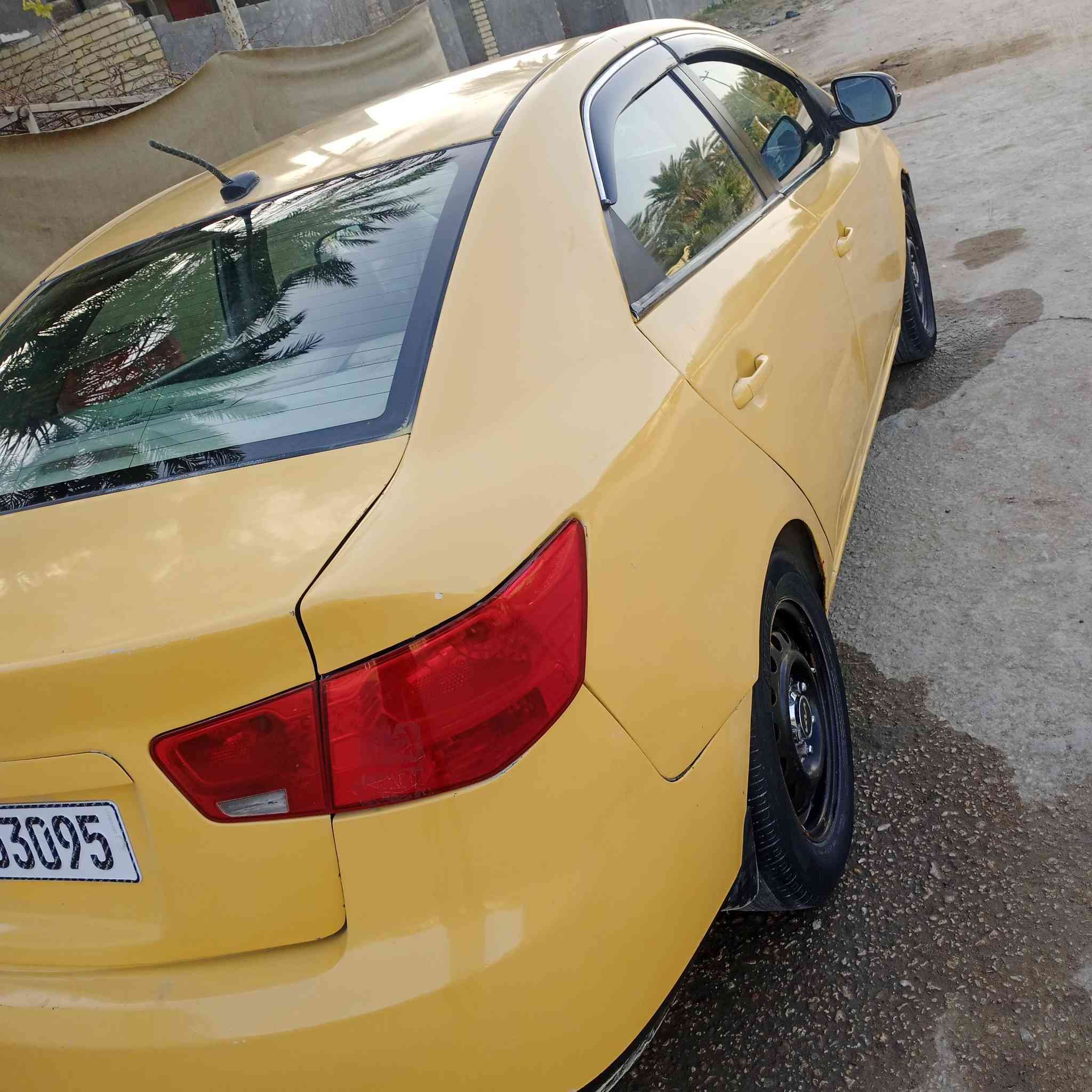 كيا فورتي للبيع موديل 2010 رقم بغداد انكليزي بأسمي مكان السيارة بابل المحاويل حادثها قبق جنطه وشويه من الجاملغ مكينه 2000 الكير اربعه نمر السياره مصفره هيئا وغرامات السياره بيها تخم تاير جديد ومنظومه تبريد جديد السعر المطلوب 85 وبيها مجال بسيط 
للاستفسار الاتصال على ***********
