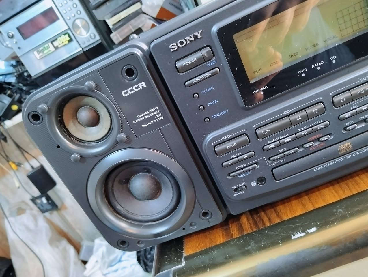 من نوادر الاجهزه اليابانيه 
بارتبل سوني SONY راديو مسجل سي دي CD
صناعه ياباني صنع سنة 1989
جهاز بلادي غير داخل تصليح ونظافة الجهاز 99%
موجات الراديو FM AM 
المسجل دبل كاسيت عدد 2 قلاب 
سي دي CD مع أوكس AUX
يعمل كهرباء 220 وباتري كبير 
مع واير كهرباء أصلي شركه
صوت عالي ونقي وتحكم بالصوت 
جهاز ثقيل الوزن 
أبعاد الجهاز عرض 47 سم ارتفاع 20 سم عمق 22 سم 
يوجد فديو بالمنشور يوضح التشغيل 
للحجز والاستفسار المراسله على الخاص


**إذا كنت صاحب هذا الإعلان وتريد حذفه لأي سبب، رجاءا أرسل رسالة إلى الدعم الفني**
