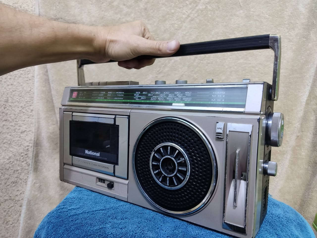 ناشيونال ياباني اصلي
بدون ف م 
الجهاز شرط الشغل والنظافة 
٧٠ الف مع التوصيل


**إذا كنت صاحب هذا الإعلان وتريد حذفه لأي سبب، رجاءا أرسل رسالة إلى الدعم الفني**