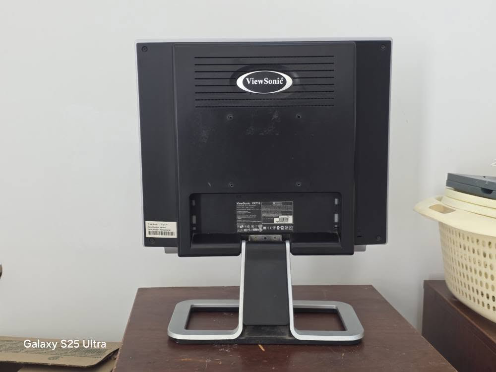 مۆنیتەری مارکەی ViewSonic VX715ی شاشە 17 ئینچ مۆنیتەرەکە بۆ کامێرا و هەندێ ئیش گونجاوە کوالێتی 720P مۆنیتەرەکە بێ کێشە ئیشئەکات بەشەرت زۆر جوان و پاک ماوەتەوە شکاوی نیە تەنها شاشەکەی ٢ شوختی هەیە زۆر دیارنین

نرخی: 20 هەزار
شوێن سلێمانی
کڕیار نیت تکایە نامە مەنێرە السليمانية, العراق


**إذا كنت صاحب هذا الإعلان وتريد حذفه لأي سبب، رجاءا أرسل رسالة إلى الدعم الفني**