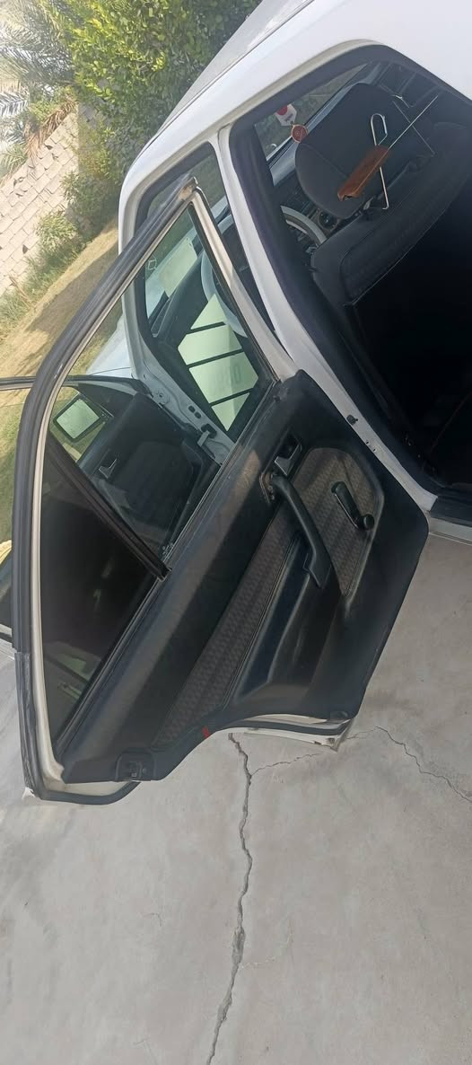 مرسيدس 190 طيارين موديل 1993 وارد يابان رقم اربيل دولي شرط التحويل او الوكاله وكاله عامه باسمي قواعد دبلات وشواصي بلادد

سيارة بيهة قطعه صبع وتكحيلات بسيطه والباقي بلاد
 
محرك كير ونجي شرط 

صدر خلفي امامي جديد 
كهربائياتها كلها شغاله
تبريد ثلج 
سنتر لك ريموت 
تخم تاير جديد 
شاشه وكامرا 
مواصفات آخر...
ديالى الخالص او بعقوبة
السعر ٥٨ بيهة مجال
***********
***********
