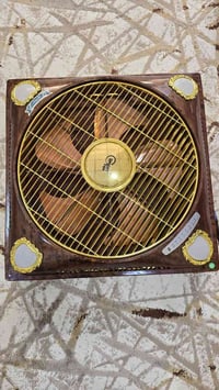 مروحة سقفية • جديدة • مقفلة