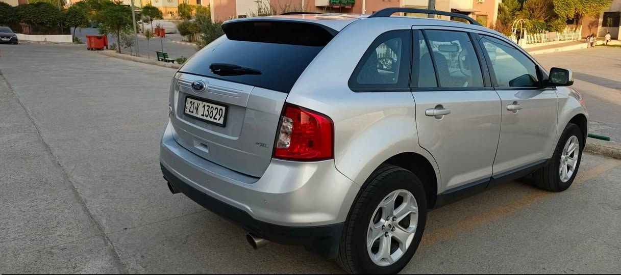 السلام عليكم ورحمه الله ford edge للبيع فقط خليجي شركة niva
موديل 2012 
موصفات sel 
ماشية 170 الف km 
حساسات خلفية
مرايات نيكل
لدات امامي بلادي 
السيارة جدآ نضيفة سويجات ثنين اصلية
بدون قطرة صبغ فقط تعديل بارد اقل اربع اصابع 
هزة وسنوية جديدة لحد 2030 رقم سليمانية وبأسمي 
السعر 125وبي مجال ***********
