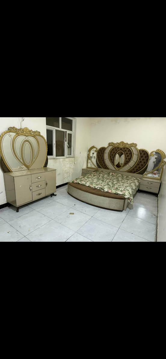 غرفه تركيه 9 قطع اخت الجديده استعمال قليل ماخذهه مليون و600 مستعجل عبيعتهه السعر 750 يوجد خدمه توصيل بكروه *********** الشراي يراسلني وات ساب
