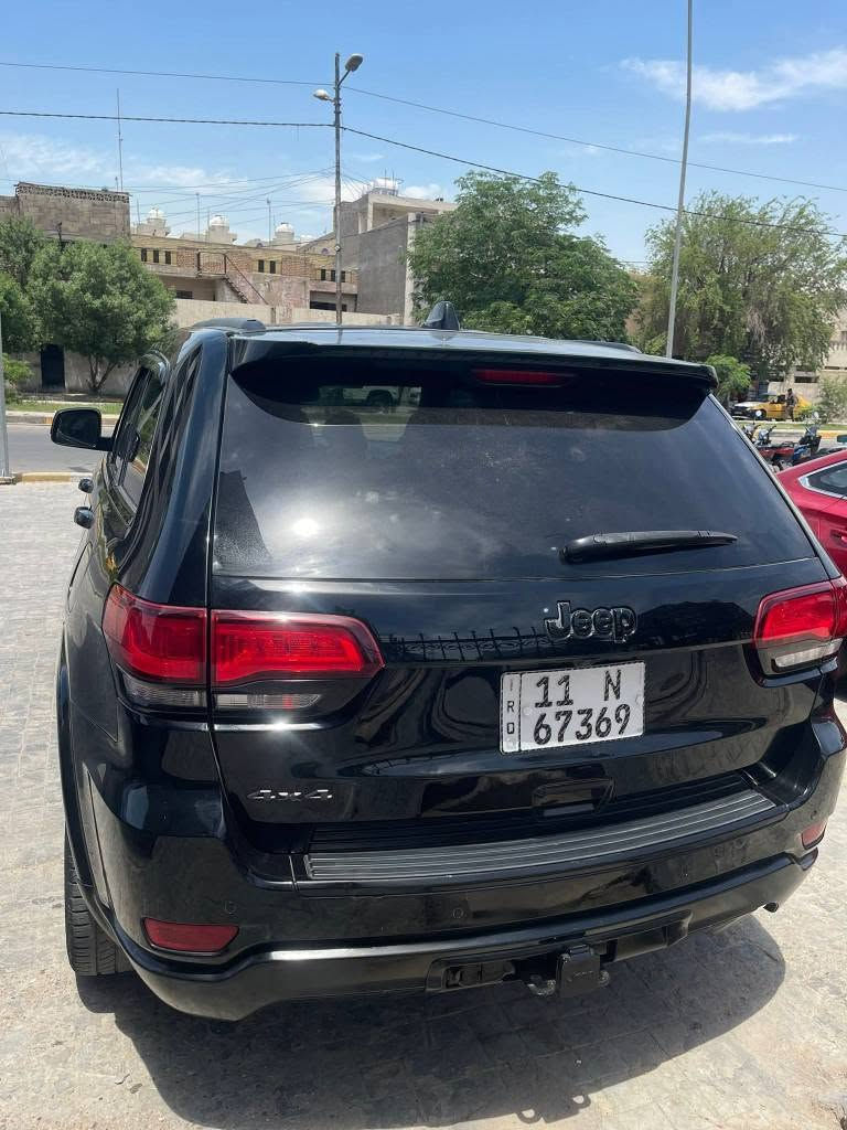 السلام عليكم جيب شيروكي بلاك توب اسود موديل ٢٠١٧ صور الحادث مرفقه بدون ايرباك مبدل بساتم مال ٢٠١٤ يعني تشتغل على البانزين العادي مواصفات الابلاك توب معروفه حساسات خلفيه و كاميرا كشنات جلد و شاوموا شفتات بالاستيرن شاشه كبيره سلايد روف كرسي كهرباء كراسي تدفئه جنطه كهرباء لايت زنون اوتو ستوب تبريد ثلج باتريات كبير و صغير جديد السيارة مابيها نقص بيها صبغ ٦ قطع و كلير السعر ١٦٥ $ ورقه وبيها مجال للاستفسار الاتصال *********** مكاني السيديه بغداد, العراق
