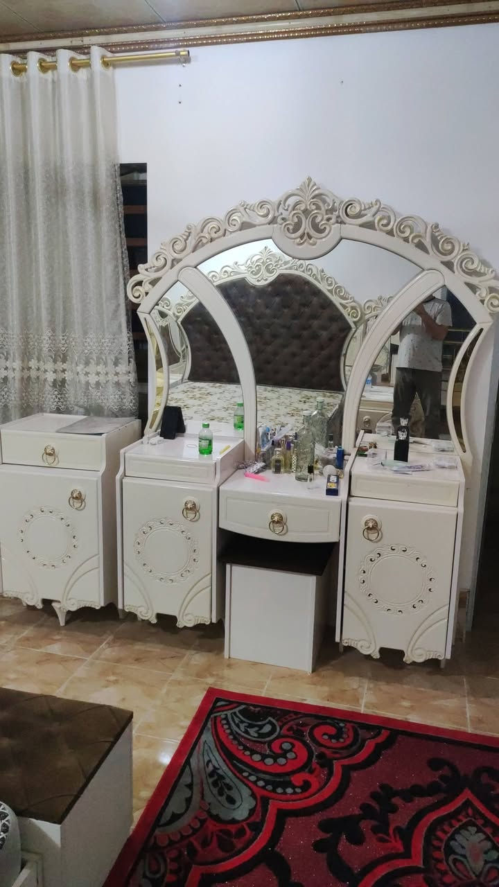 طخم نوم ملكي للبيع 750الف بيها مجال ***********
